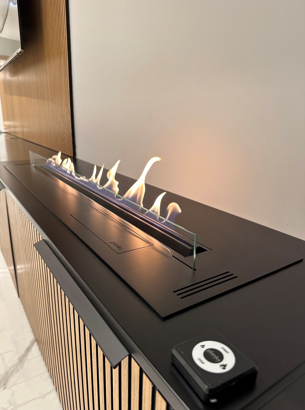 Planika FLA4 1190 Koka TV Mēbelē (1)